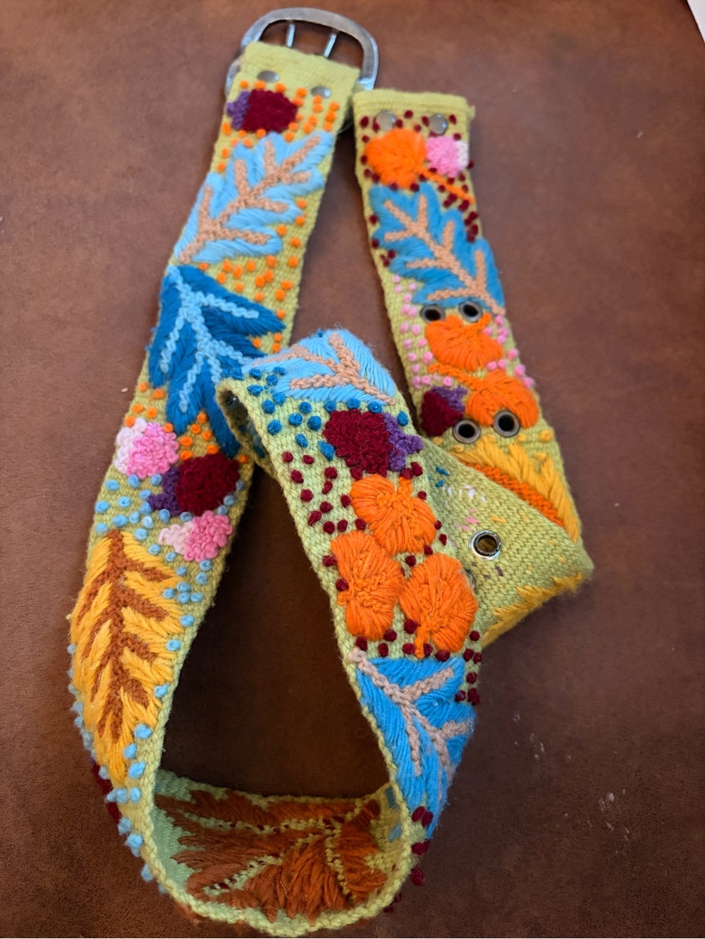 💜💙💛💚🩵🧡Jenny Kraus Hand-Embroidered Floral Belt